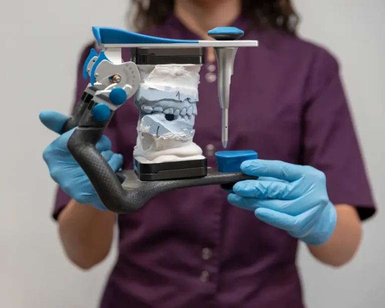 Sa kushton një implant dhëmbi