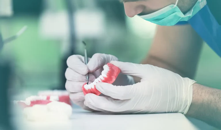 prótesis dental removible sin ganchos precios