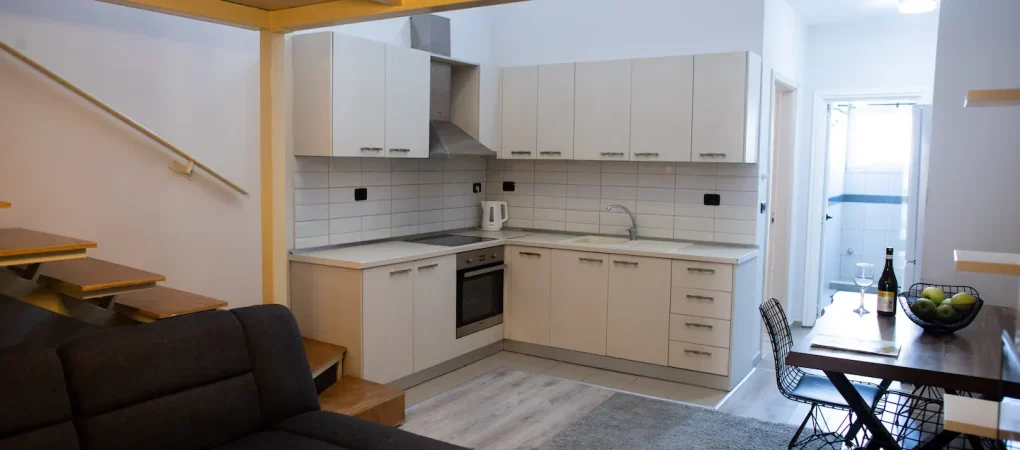 e0842f99-a171-44f1-9fd8-96f8686e00c3